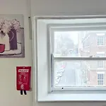 City Centre Apartment With Tennis Table