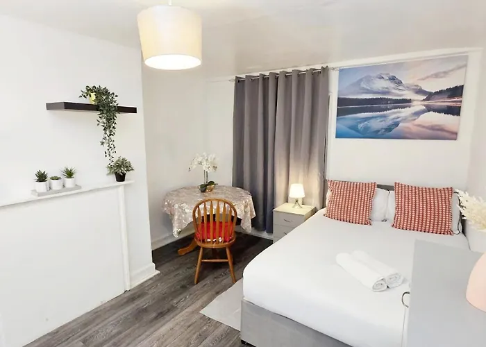 City Centre Apartment With Tennis Table
